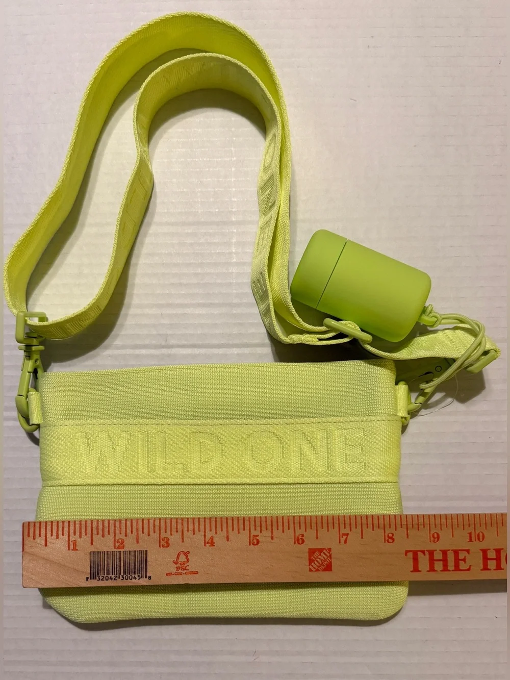 Wild One Treat Pouch Limited Edition Limeade Neon Green Poop Bag Dispenser NWOT